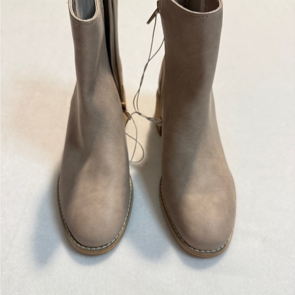 Dolce Vita Taupe Chelsey Ankle Booties Size 8 - Picture 2 of 6